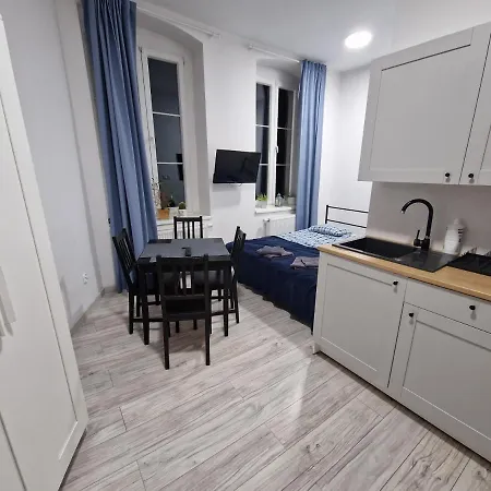 Centrum Polwiejska 11b *